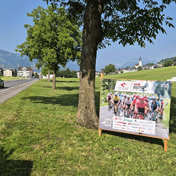 WIRmachenDRUCK an der Tour de Suisse 2025 PVC-Banner von WIRmachenDRUCK für die Tour de Suisse 2025