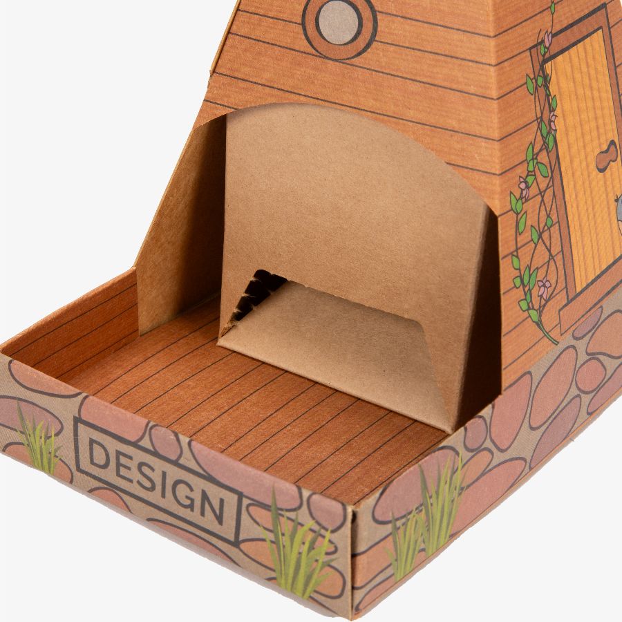 Vogelhaus aus braunem Kraftkarton mit individuellem Digitaldruck, Detailansicht der Futterstation