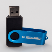 USB-Stick hellblau aufgeklappt