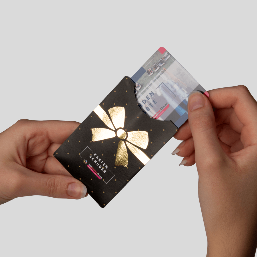 Bedruckter Kartenschuber mit Plastikkarte