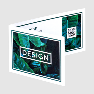 Klappvisitenkarte mit 4/4-farbigem Druck auf 300-g-Offsetkarton im Wunschdesign