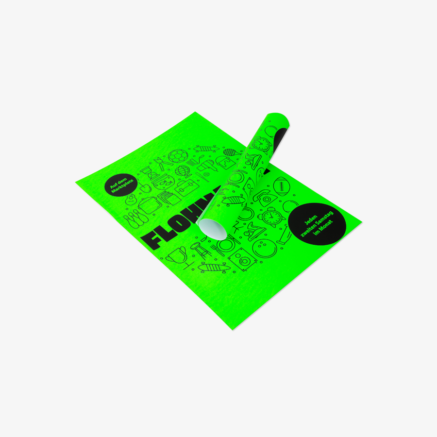 Neongrüne Plakate aus Neonpapier mit hochwertigem Druck ausgebreitet und zusammengerollt