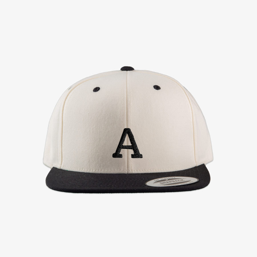 Schwarz-weisse Premium Snapback 2-Tone Cap mit individueller 3D-Stickerei