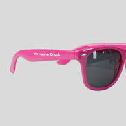 Pinke Sonnenbrille mit weißem Aufdruck