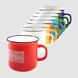 Tasse im Vintage-Stil aus Keramik in vielen bunten Farben mit detailliertem Aufdruck
