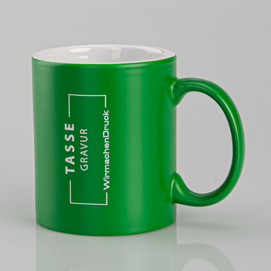 Grüne Tasse mit weisser und individueller Gravur