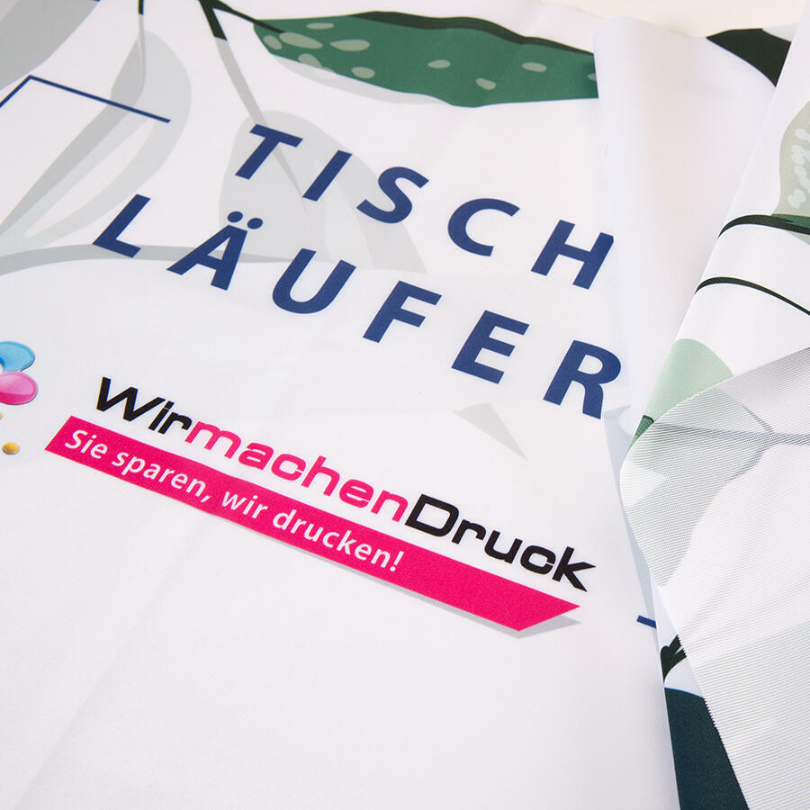 Detailansicht eines weissen, individuell bedruckbaren Tischläufers aus Textil 